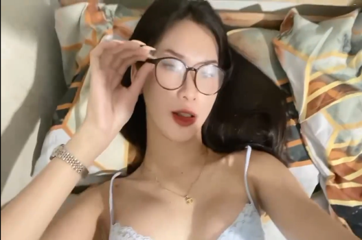 Nàng đẹp nhưng ngốc nghếch không điểm nào chê